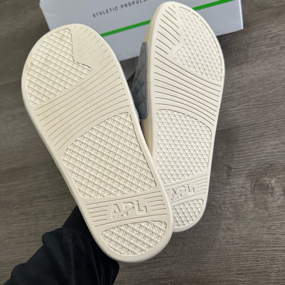 APL Lusso Quilted Leather Gray Slides - Picture 3 of 5